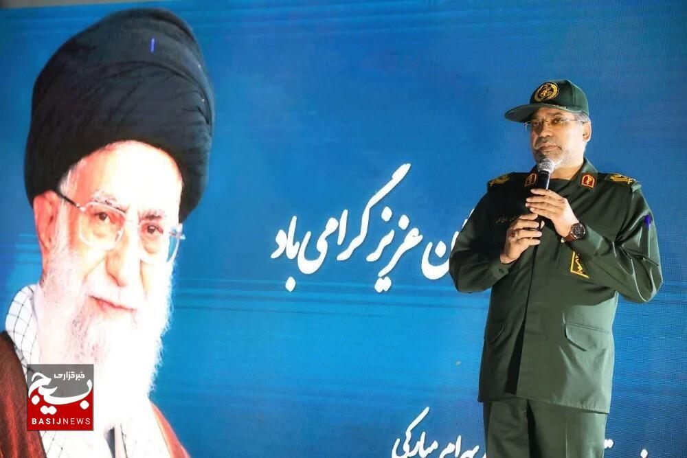 تشییع رهبر شهید آغاز مسئولیت ملت در استمرار راه امام است