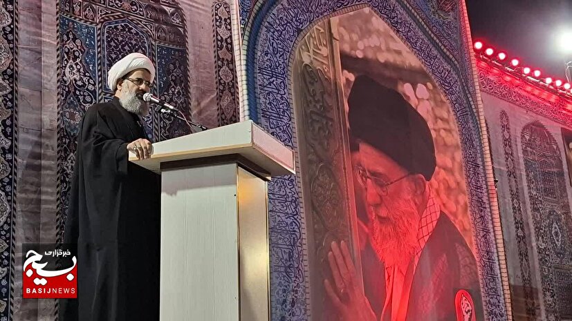 امروز، میلیون‌ها نفر گرد شمع وجود پیکر مطهر امام شهید جمع شدند