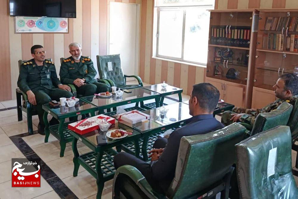 برگزاری نشست صمیمی جمعی از ایثارگران با فرمانده سپاه ناحیه بهار برگزاری نشست صمیمی جمعی از ایثارگران با فرمانده سپاه ناحیه بهار