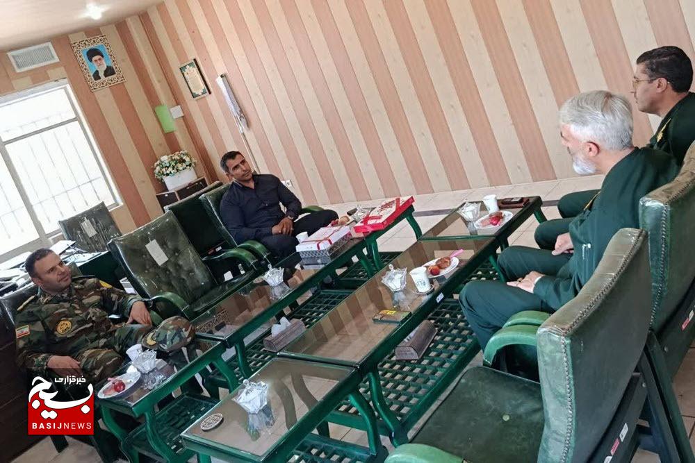 برگزاری نشست صمیمی جمعی از ایثارگران با فرمانده سپاه ناحیه بهار برگزاری نشست صمیمی جمعی از ایثارگران با فرمانده سپاه ناحیه بهار