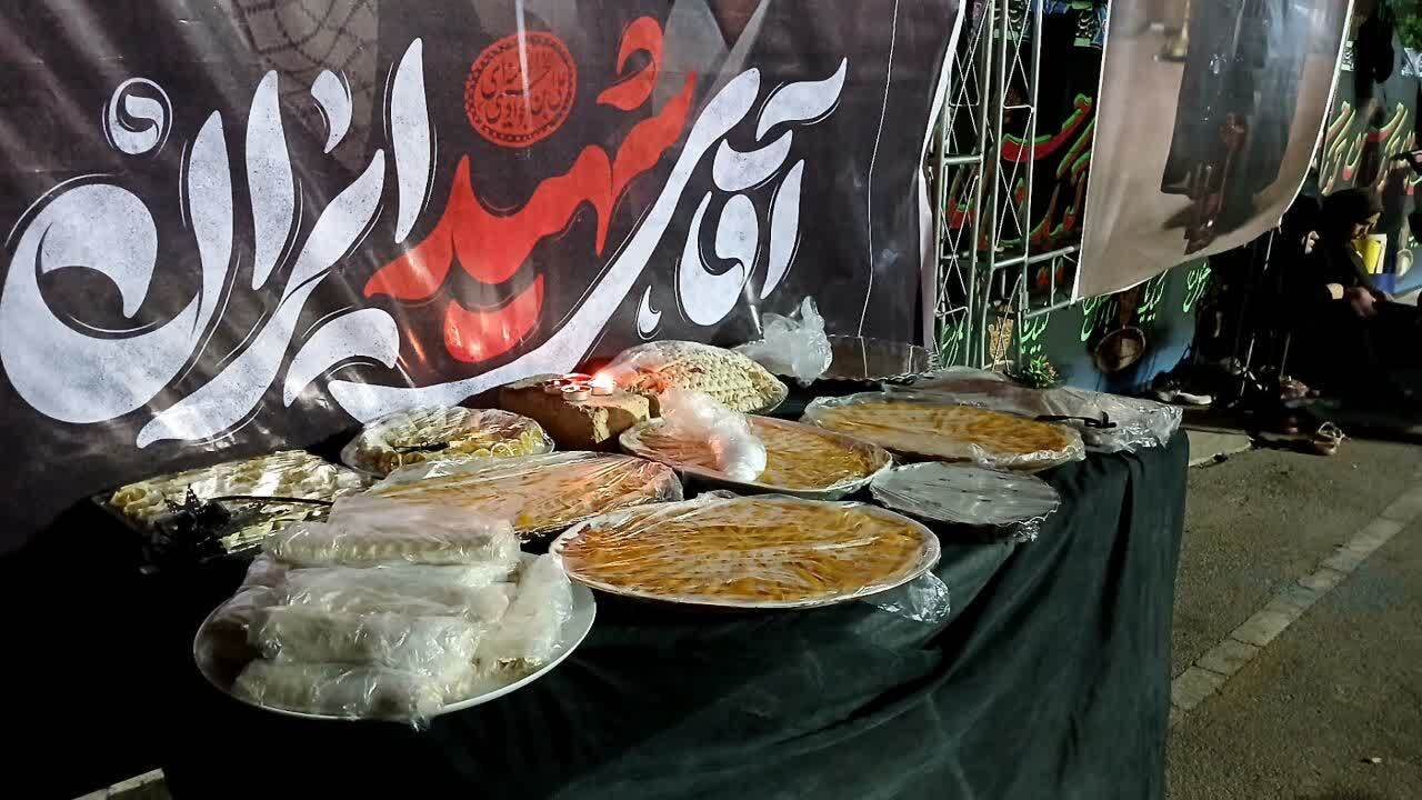 عاشقان قرآن در سوگ قائد شهید اشک تلاوت کردند