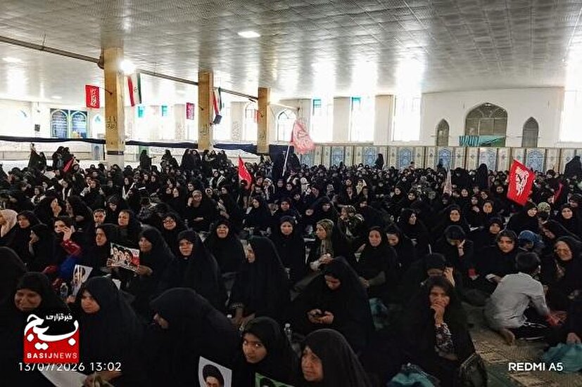 حضور پرشور بسیجیان در مراسم گرامیداشت رهبر شهید آیت‌الله خامنه‌ای(ره)