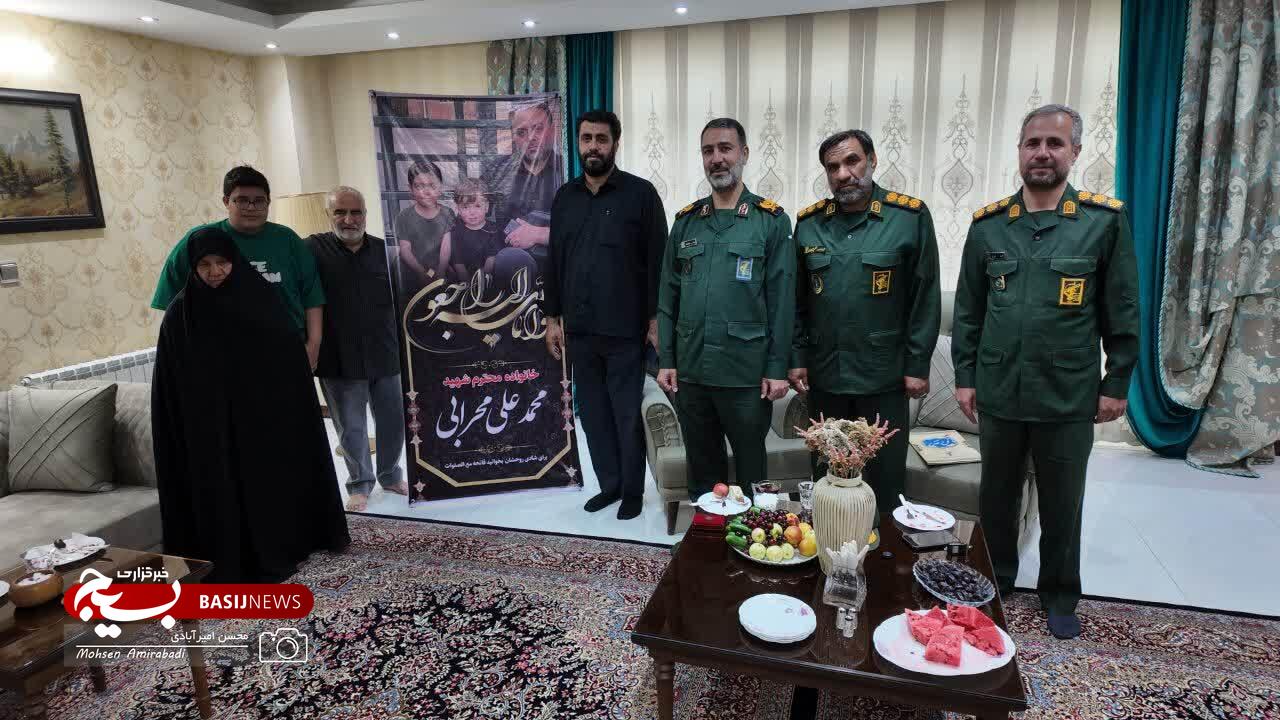 دیدار فرمانده سپاه حضرت روحالله استان مرکزی با خانواده شهیدان قاسم عزیزی و محمدعلی محرابی دیدار فرمانده سپاه حضرت روحالله استان مرکزی با خانواده شهیدان قاسم عزیزی و محمدعلی محرابی