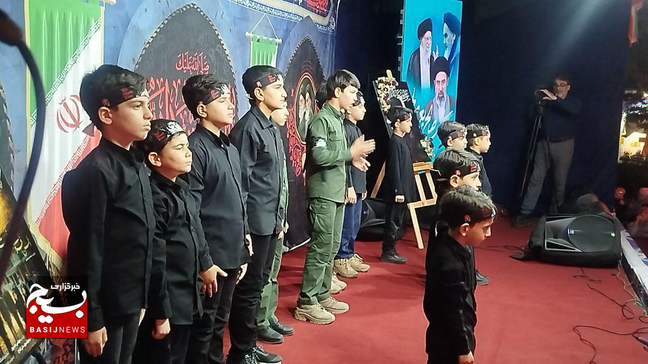 رونمایی از دومین اثر «وطن، فروشی نیست» در اجتماع شبانه رشت رونمایی از دومین اثر «وطن، فروشی نیست» در اجتماع شبانه رشت