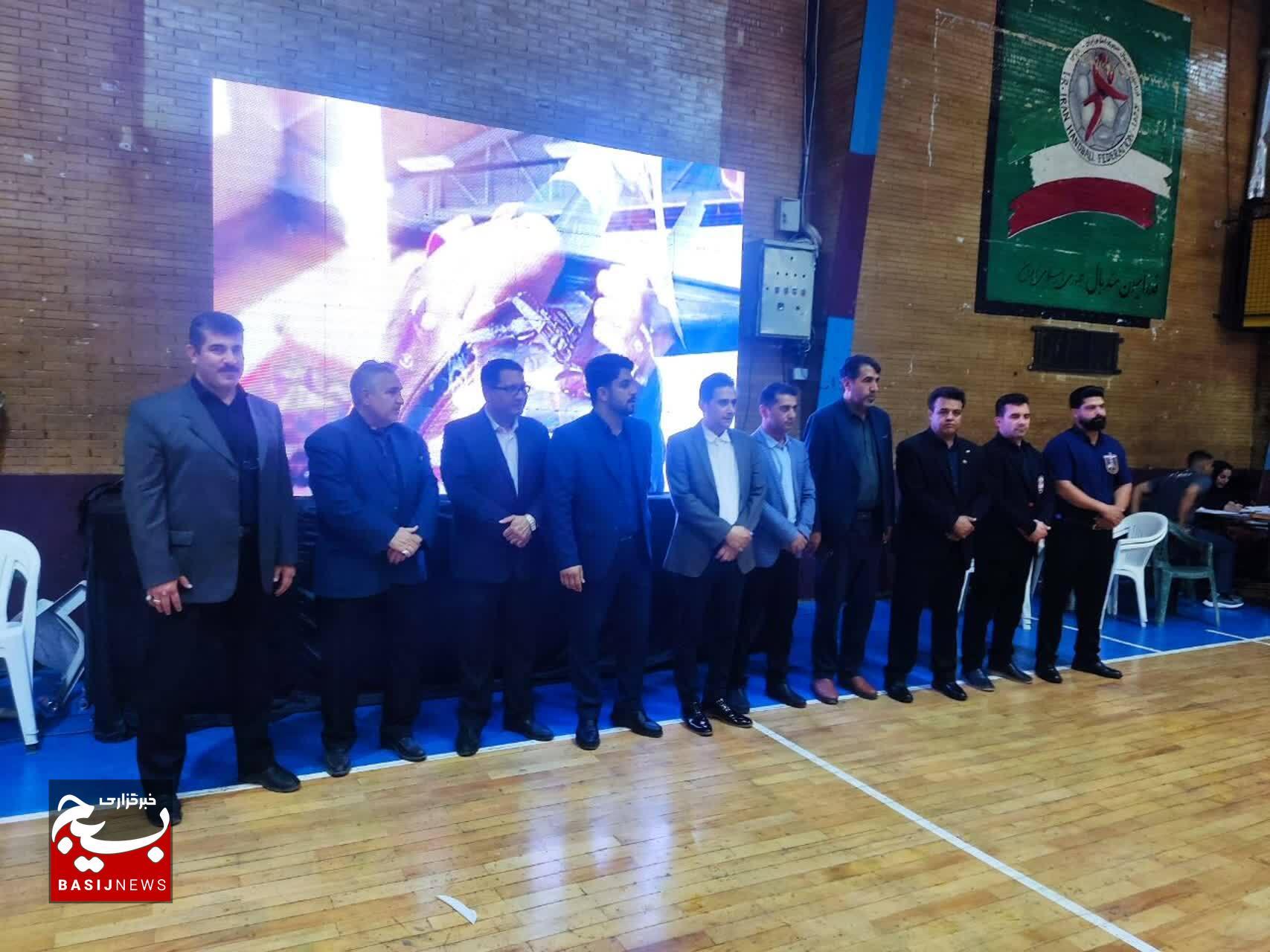 قهرمانان کاراته جنوب شرق کشور به یاد شهدای دانشآموز میناب رقابت کردند قهرمانان کاراته جنوب شرق کشور به یاد شهدای دانشآموز میناب رقابت کردند