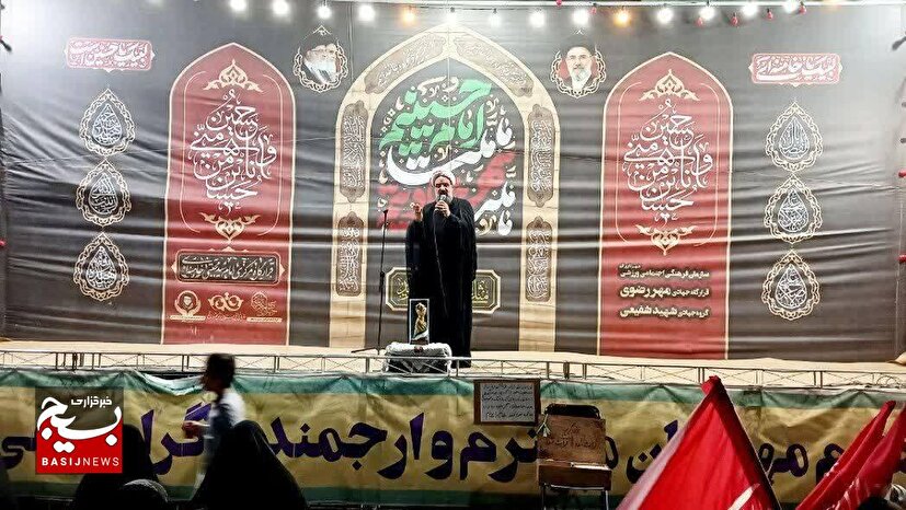 ماندن در میدان، شرط ظهور امام زمان (عج) است