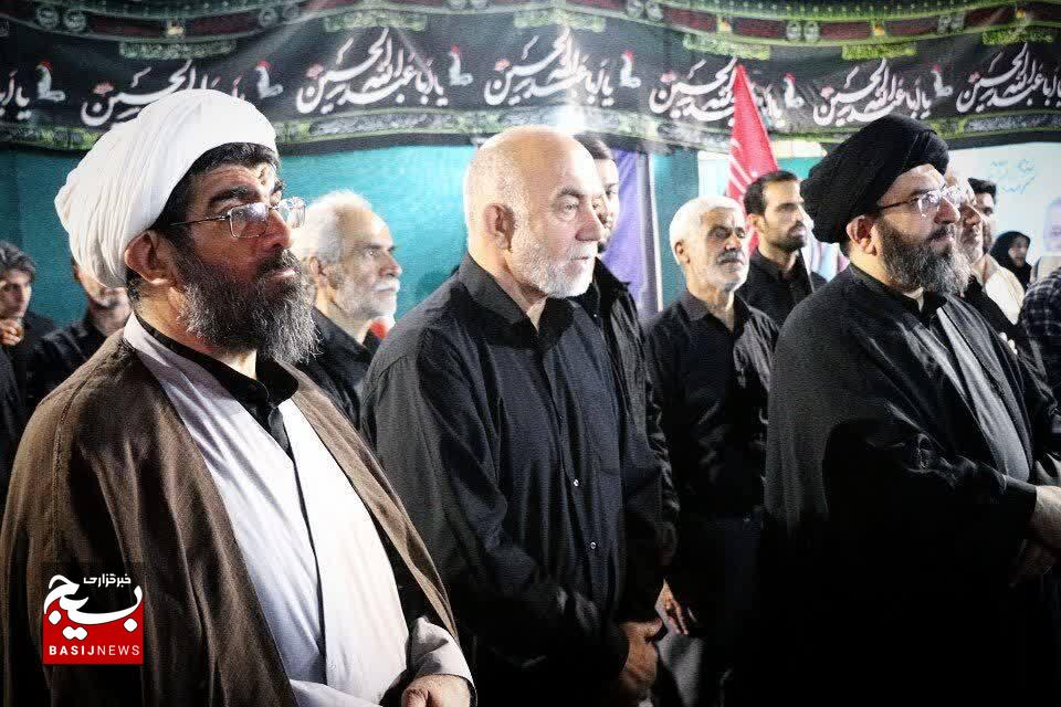 ملت ایران با حفظ وحدت و ذوبشدگی در ولایت، پیروز جنگ موجودیتی هستند/در قاموس ایرانیان، تسلیم معنایی ندارد ملت ایران با حفظ وحدت و ذوبشدگی در ولایت، پیروز جنگ موجودیتی هستند/در قاموس ایرانیان، تسلیم معنایی ندارد