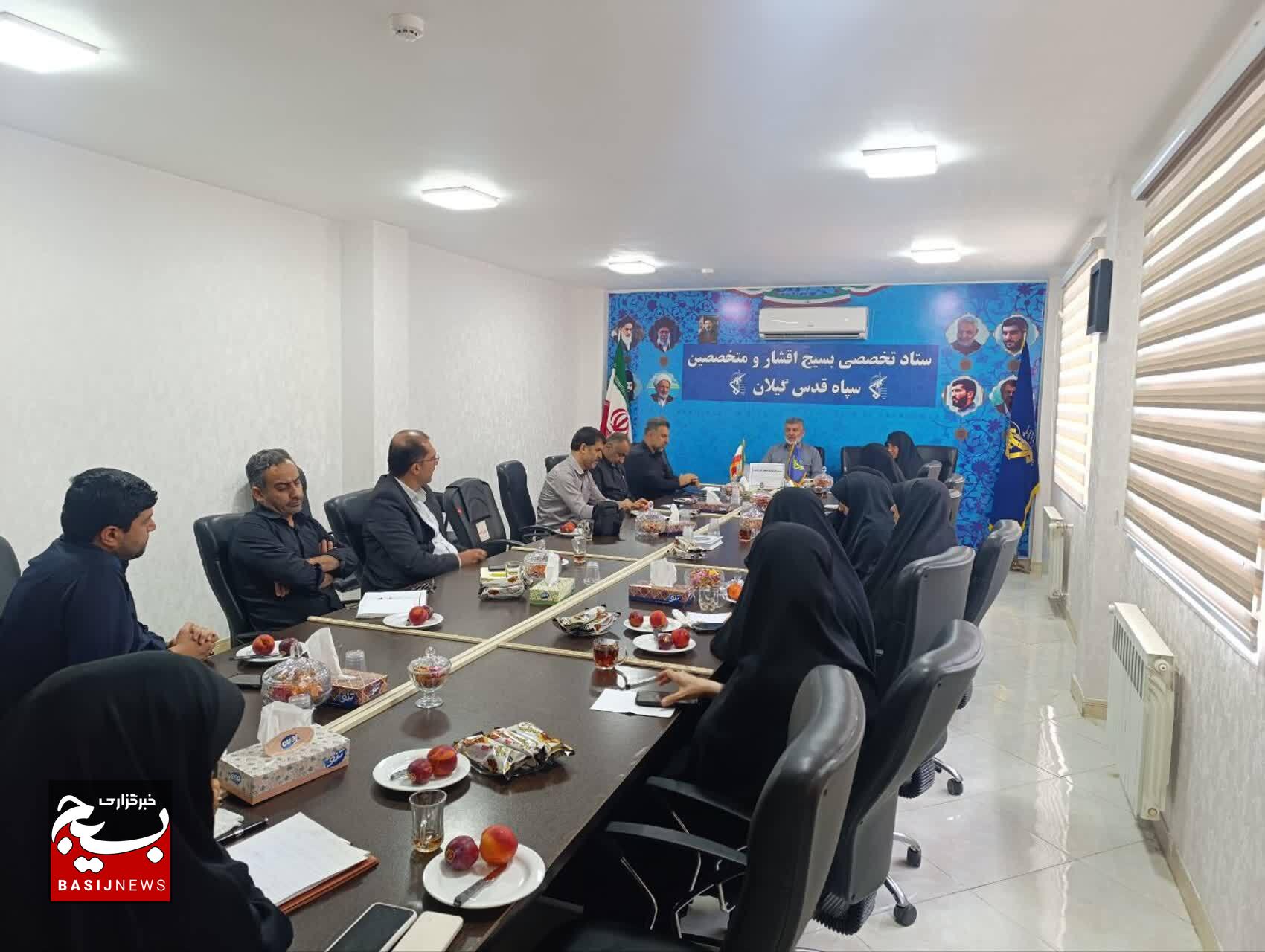نفوذ فرهنگ غرب پوشش را به ابزار سودجویی تبدیل میکند نفوذ فرهنگ غرب پوشش را به ابزار سودجویی تبدیل میکند