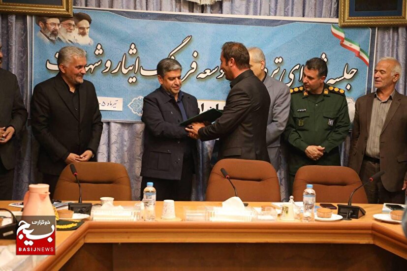 شهردار برتر استان اردبیل در بازسازی یادمان شهدا معرفی شد