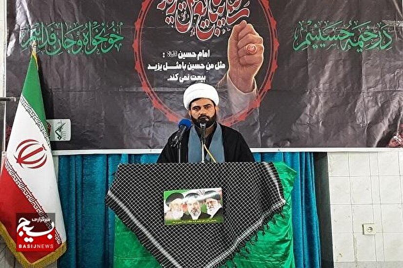رهبر شهید نماد عزت، ایمان و استقامت