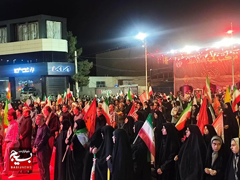 میدان کوثر کرمان با پرچم‌های خون‌خواهی رهبر شهیدمان / حضور پرشور همیشگی کرمانی‌ها در میدان کوثر
