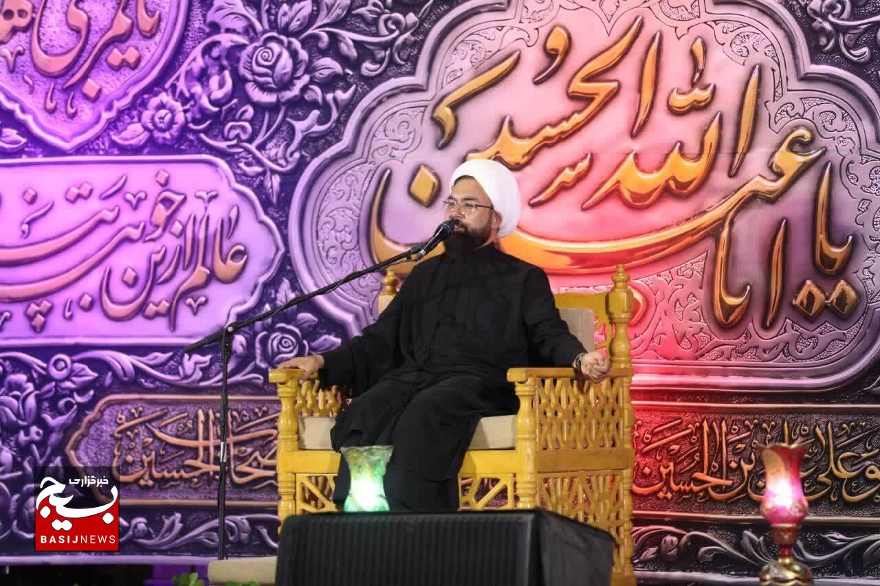 نماز یکی از برجسته‌ترین جلوه‌های بندگی و محور اصلی حرکت امام حسین (ع) است
