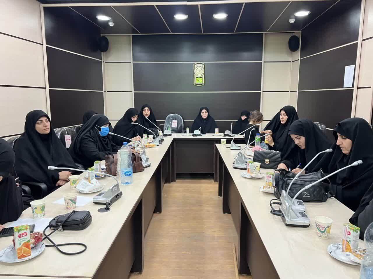 ۷۰ درصد ظرفیت فعالیت‌های اجتماعی شهرستان در دست بانوان است/ ضرورت هم‌افزایی برای مقابله با جنگ نرم