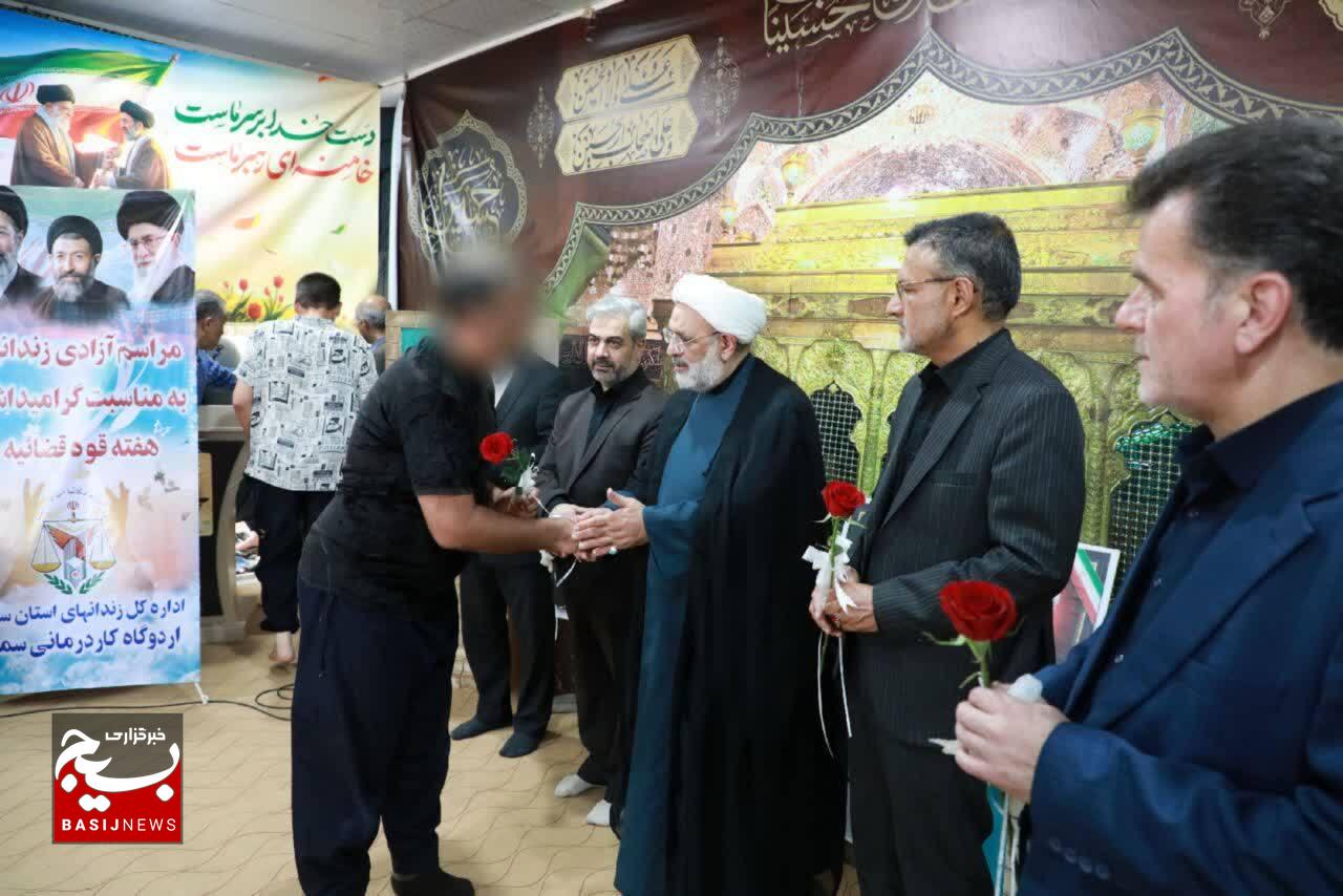 ۶۷ زندانی همزمان با هفته قوه قضاییه آزاد شدند / توزیع ۶۳۵ بسته معیشتی بین خانواده‌های زندانیان نیازمند استان سمنان