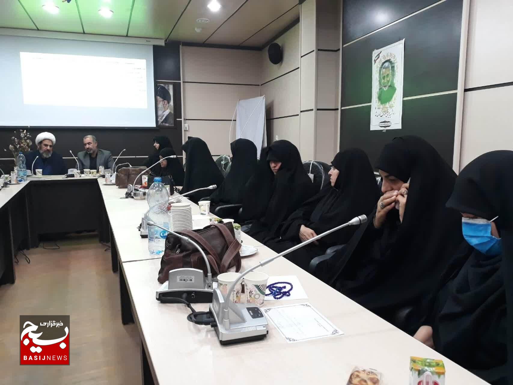۷۰ درصد ظرفیت فعالیت‌های اجتماعی شهرستان در دست بانوان است/ ضرورت هم‌افزایی برای مقابله با جنگ نرم