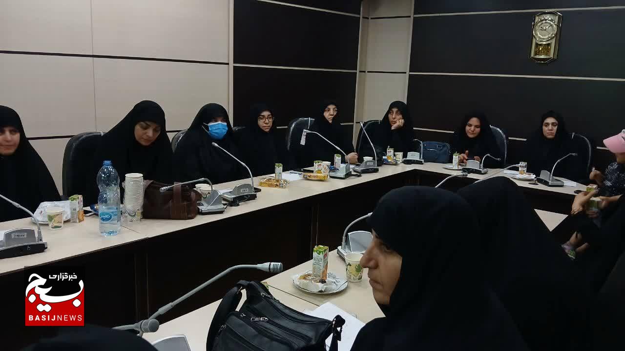 ۷۰ درصد ظرفیت فعالیت‌های اجتماعی شهرستان در دست بانوان است/ ضرورت هم‌افزایی برای مقابله با جنگ نرم