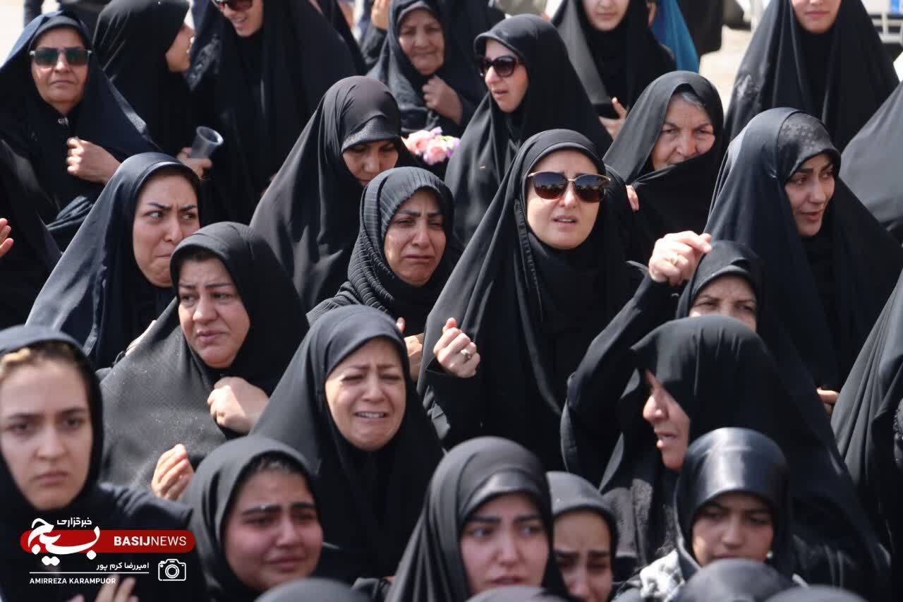 شهادت در مسیر تأمین امنیت زائران اربعین؛ پیکر شهید «مرتضی اکبری» در خمین تشییع شد شهادت در مسیر تأمین امنیت زائران اربعین؛ پیکر شهید «مرتضی اکبری» در خمین تشییع شد
