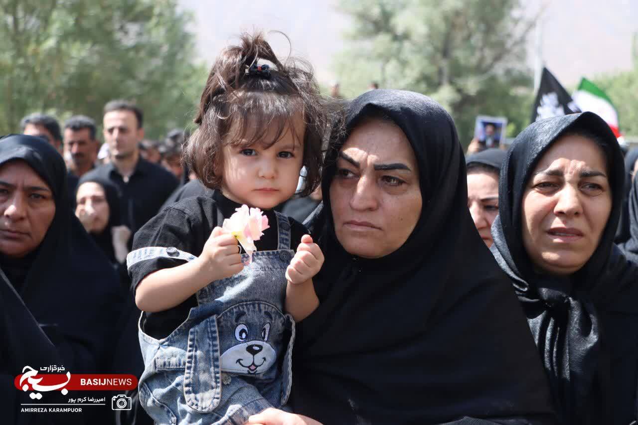 شهادت در مسیر تأمین امنیت زائران اربعین؛ پیکر شهید «مرتضی اکبری» در خمین تشییع شد شهادت در مسیر تأمین امنیت زائران اربعین؛ پیکر شهید «مرتضی اکبری» در خمین تشییع شد