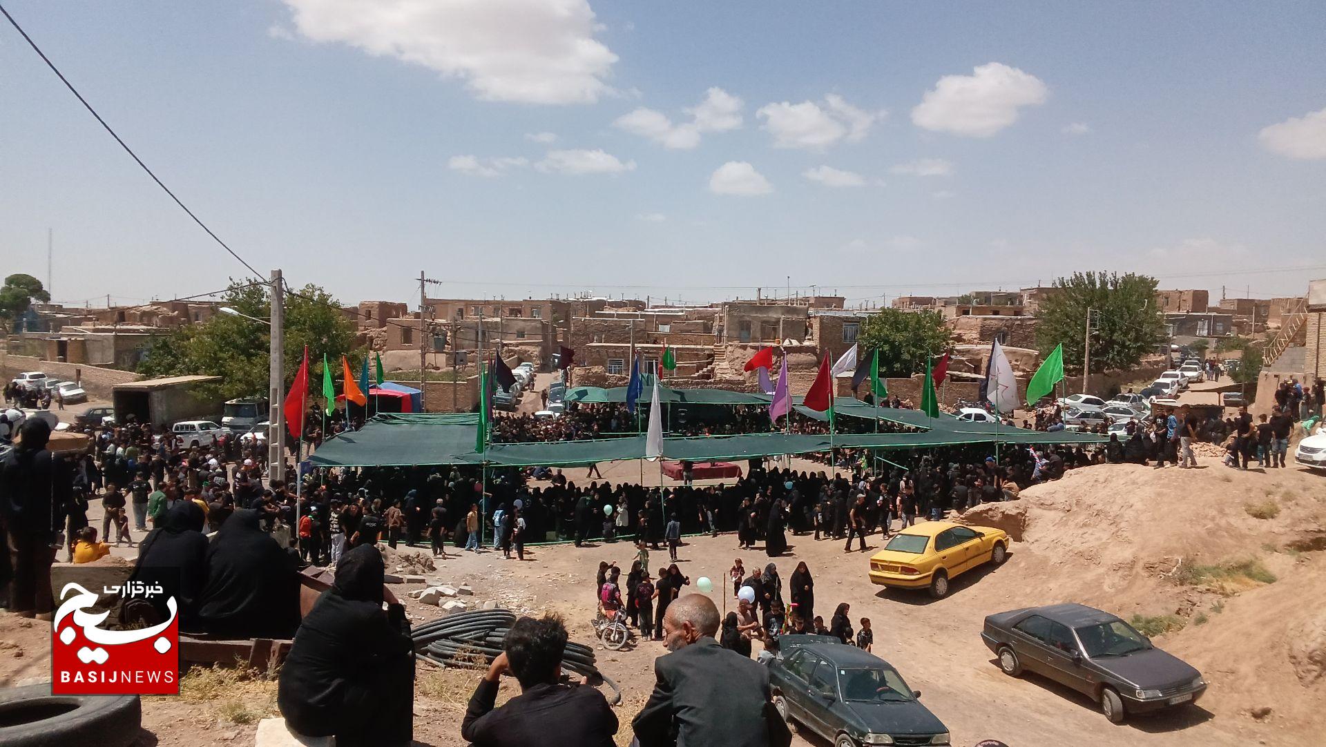اشک دلدادگان حسینی در اجتماع باشکوه اربعین جاری شد