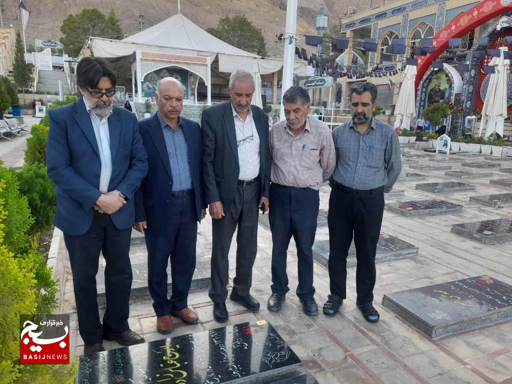 ادای احترام اصحاب رسانه به شهدا