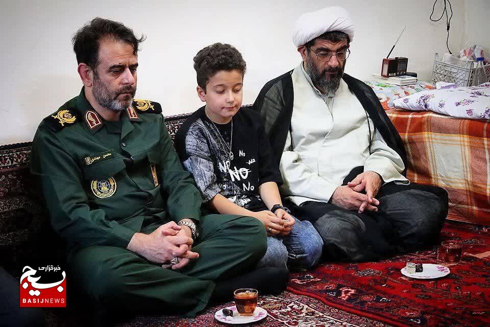 دیدار سردلر سهندی فرمانده سپاه استان زنجان با خانواده شهدای حمله آمریکا دیدار سردلر سهندی فرمانده سپاه استان زنجان با خانواده شهدای حمله آمریکا
