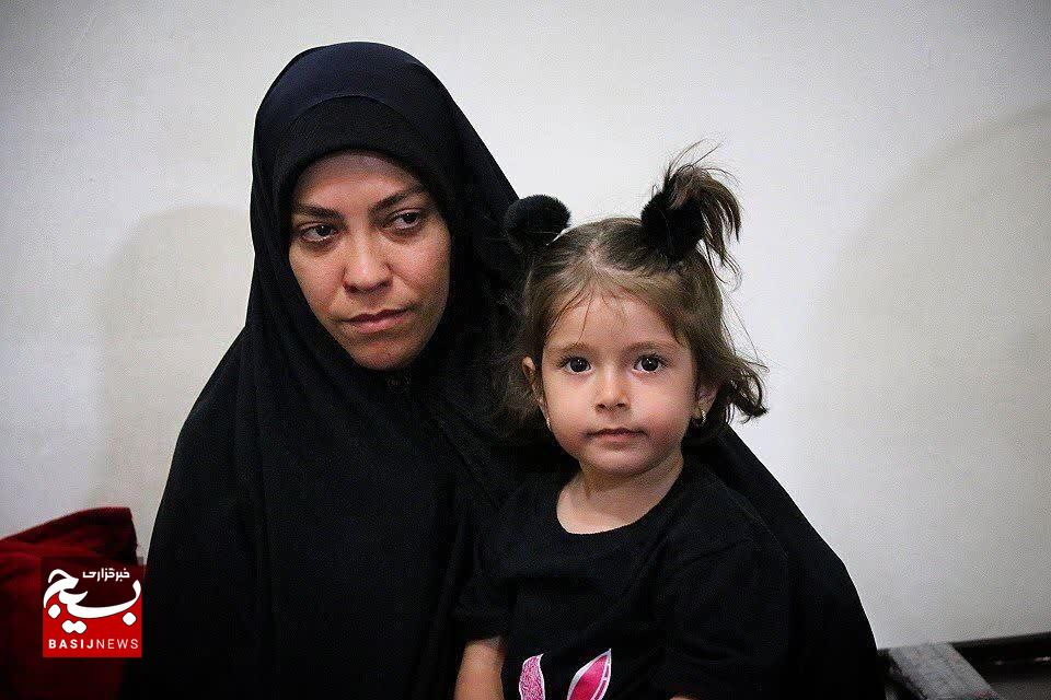 دیدار سردلر سهندی فرمانده سپاه استان زنجان با خانواده شهدای حمله آمریکا دیدار سردلر سهندی فرمانده سپاه استان زنجان با خانواده شهدای حمله آمریکا