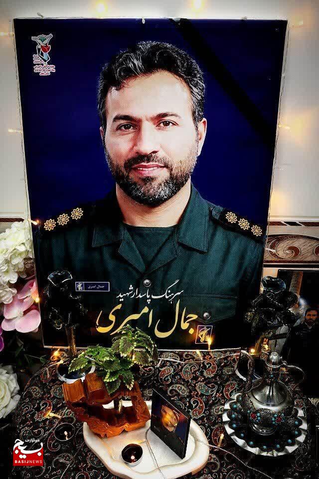 دیدار سردار سهندی فرمانده سپاه استان زنجان با خانواده شهدای حمله آمریکا دیدار سردار سهندی فرمانده سپاه استان زنجان با خانواده شهدای حمله آمریکا