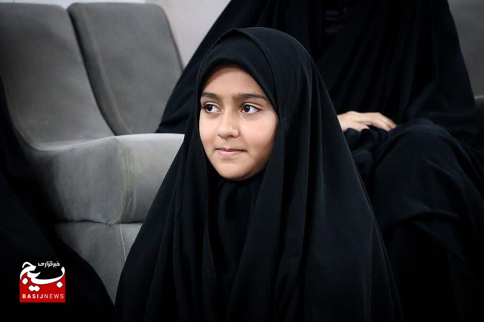 دیدار سردار سهندی فرمانده سپاه استان زنجان با خانواده شهدای حمله آمریکا دیدار سردار سهندی فرمانده سپاه استان زنجان با خانواده شهدای حمله آمریکا