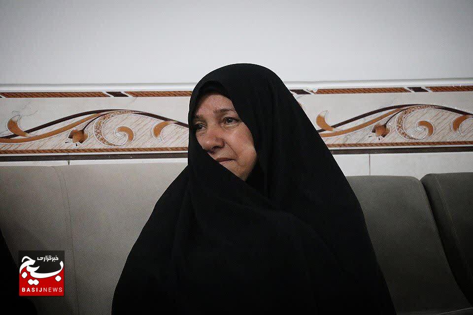 دیدار سردار سهندی فرمانده سپاه استان زنجان با خانواده شهدای حمله آمریکا دیدار سردار سهندی فرمانده سپاه استان زنجان با خانواده شهدای حمله آمریکا