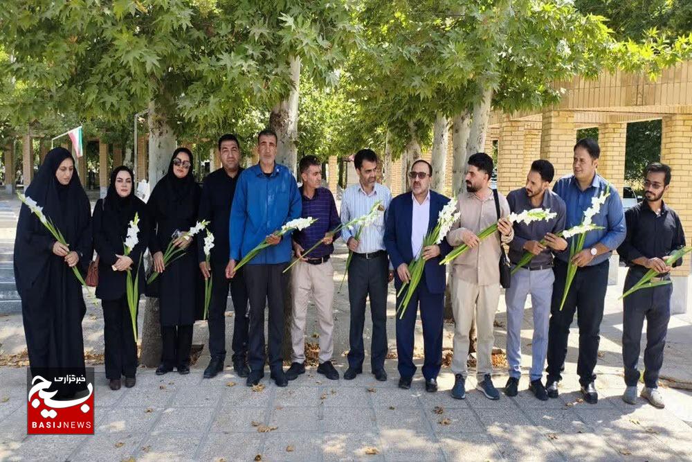 دیدار خبرنگاران فعال شهرستان نهاوند با امام جمعه و تجدید میثاق با آرمان‌های شهدا