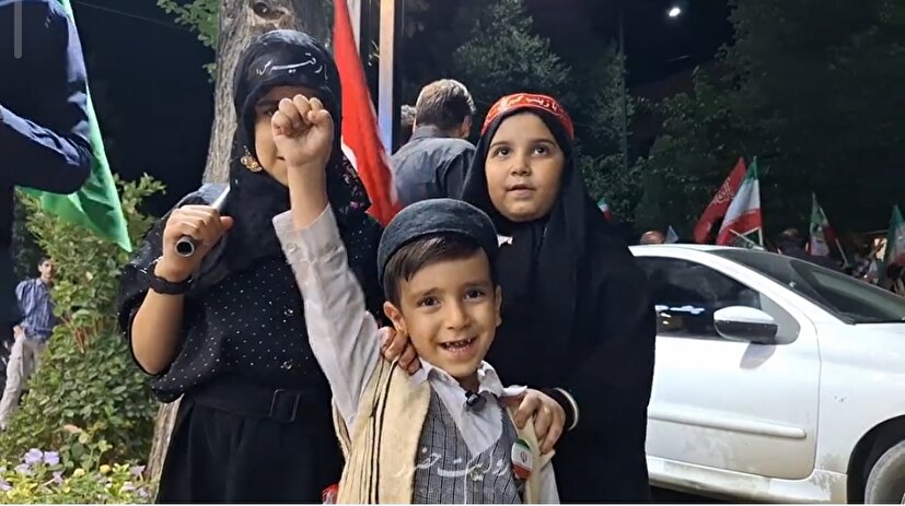 رجزخوانی نوجوانان نسل جدید انقلاب در سنگر خیابان+فیلم
