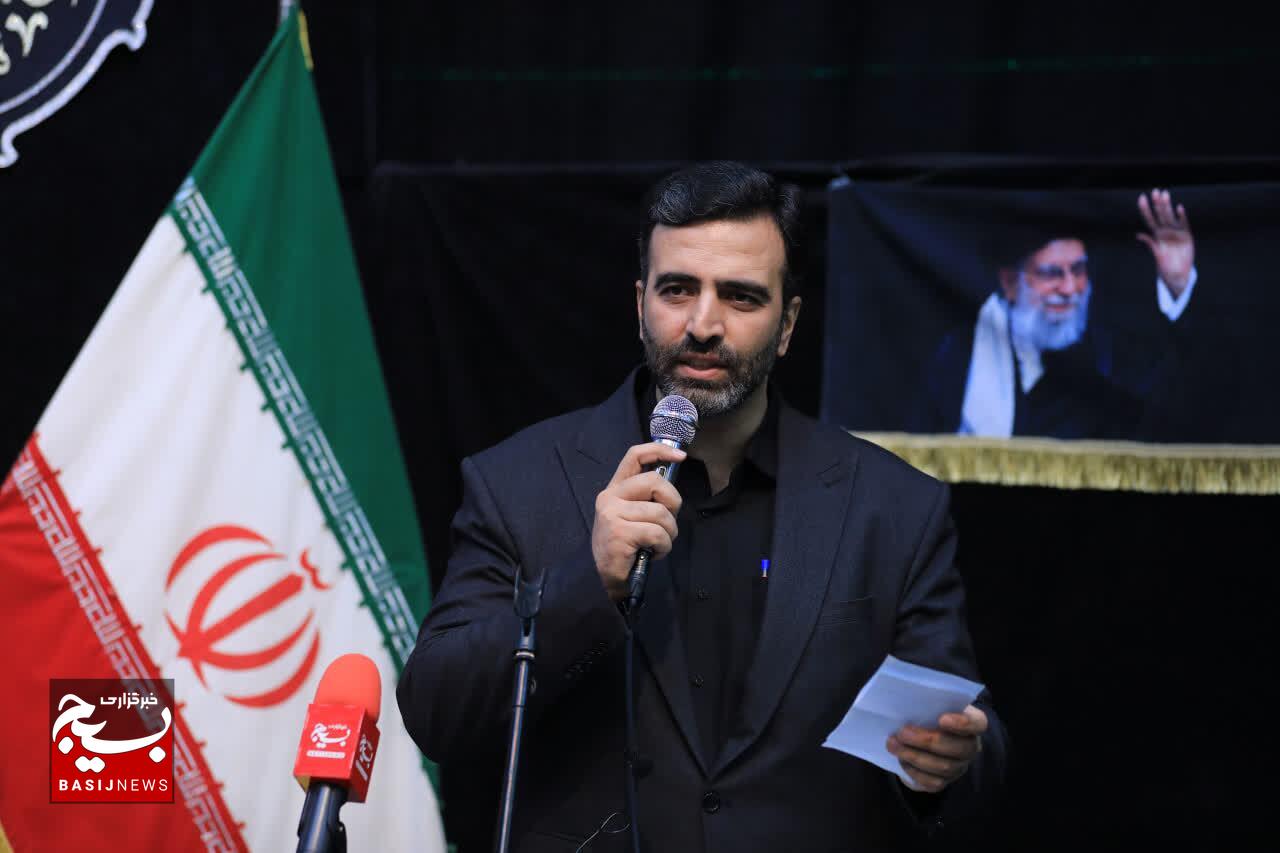 سرلشکر شهید غلامرضا سلیمانی در فعالسازی قرارگاه جهاد تبیین، نقش محوری داشت سرلشکر شهید غلامرضا سلیمانی در فعالسازی قرارگاه جهاد تبیین، نقش محوری داشت