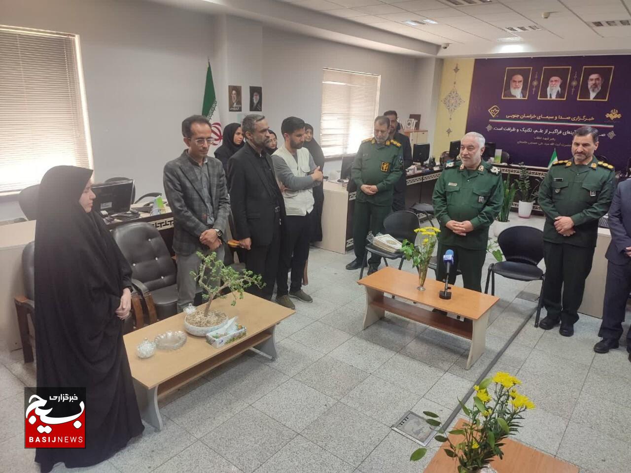 فعالان رسانه و نیروهای مسلح دو بال موازی یکدیگر برای مقابله با استکبار جهانی هستند