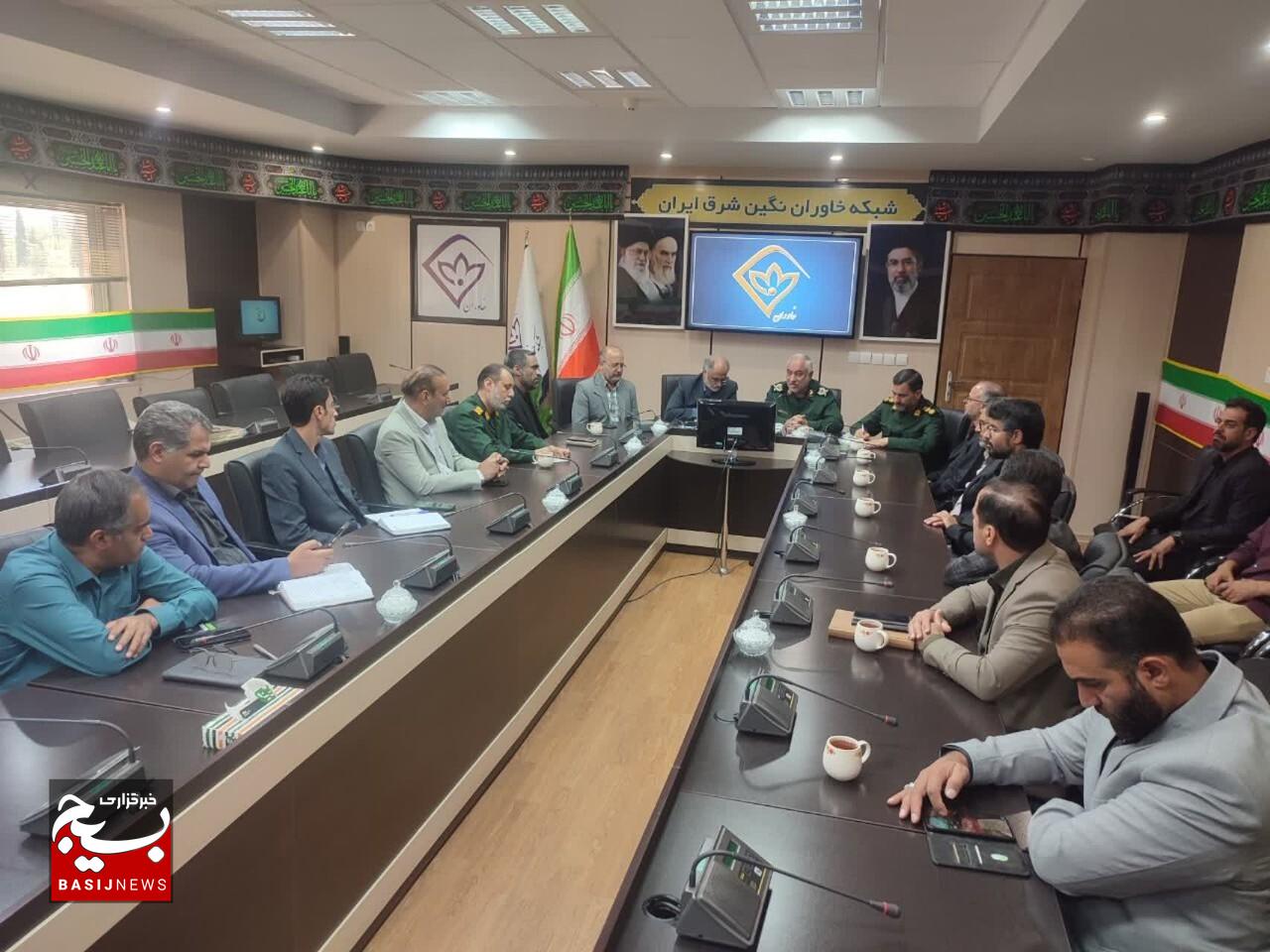 فعالان رسانه و نیروهای مسلح دو بال موازی یکدیگر برای مقابله با استکبار جهانی هستند