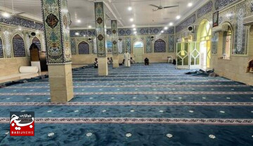 مسجد جامع محلات به همت بنیاد علوی مفروش شد.