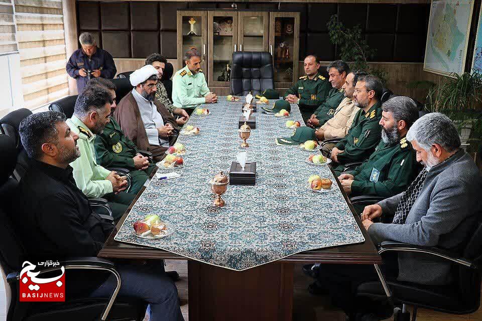دیدار فرمانده سپاه استان با فرمانده جدید نیروی انتظامی استان زنجان دیدار فرمانده سپاه استان با فرمانده جدید نیروی انتظامی استان زنجان