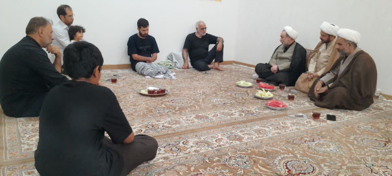 تجلیل مسئول بسیج طلاب کشور از جانباز کرمانشاهی حماسه «جنگ ۴۰ روزه» تجلیل مسئول بسیج طلاب کشور از جانباز کرمانشاهی حماسه «جنگ ۴۰ روزه»