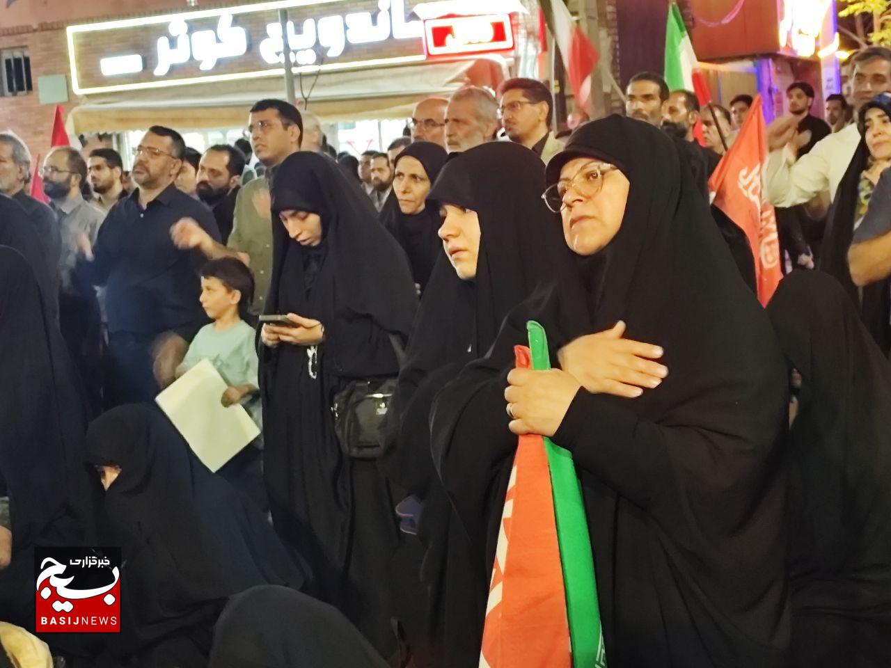 وداع باشکوه مردم با پیکر شهید ایمان انوری مقدم در میدان کوثر