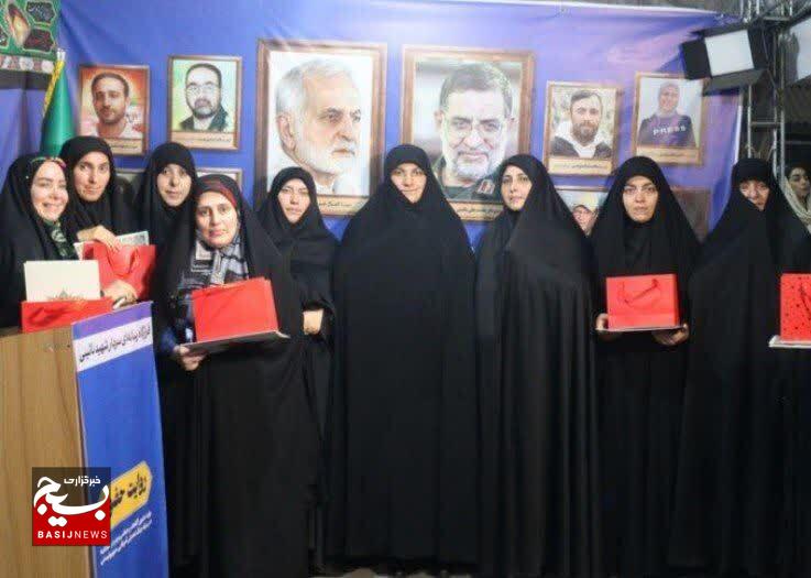 بانوان گیلانی در عرصههای دفاعی و اجتماعی نقشآفرینی میکنند بانوان گیلانی در عرصههای دفاعی و اجتماعی نقشآفرینی میکنند