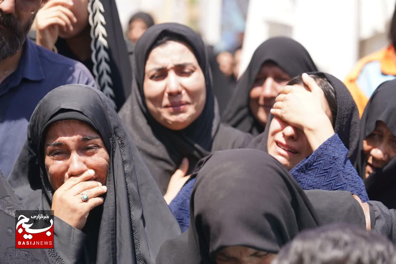 وداع پرشور کرمانیها با شهید خدمت؛ پیکر «کربلایی ایمان انوری مقدم » در جوار سردار دلها آرام گرفت