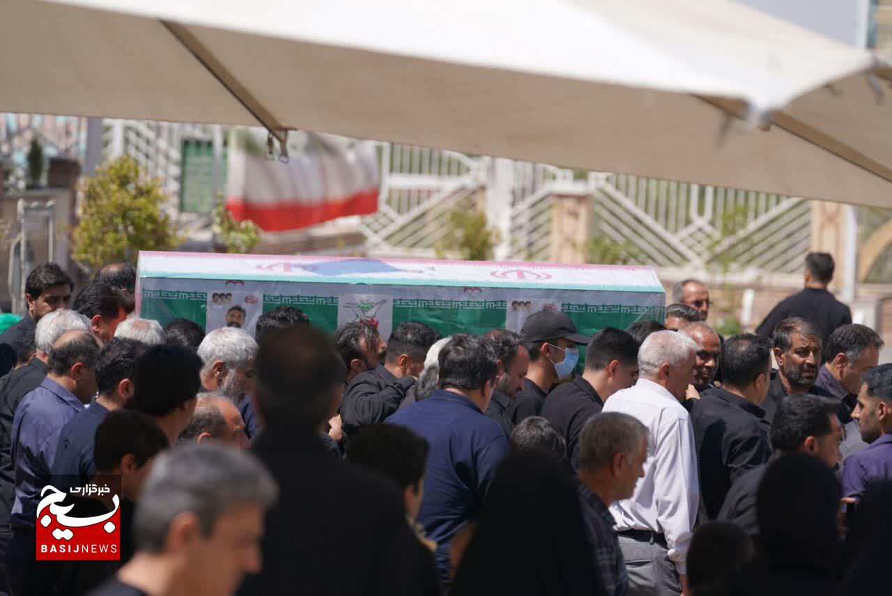 وداع پرشور کرمانیها با شهید خدمت؛ پیکر «کربلایی ایمان انوری مقدم » در جوار سردار دلها آرام گرفت