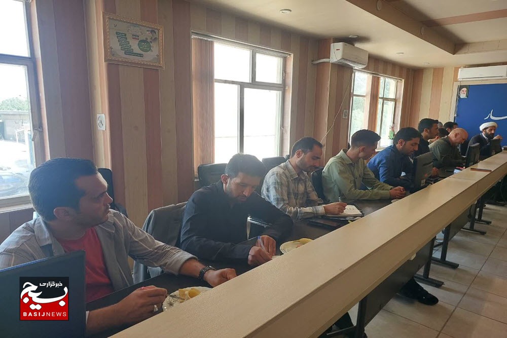خبرنگاران، علمداران جبهه مقابله با نظام سلطه و روایتگران حقیقت هستند