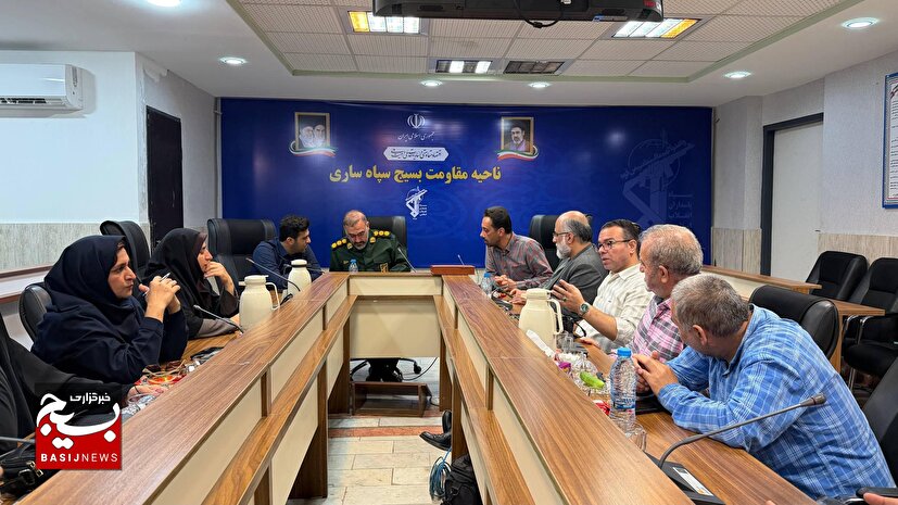 تجلیل فرمانده سپاه ناحیه ساری از خبرنگاران در نشست خبری