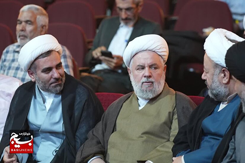 برگزاری آیین تکریم و معارفه مسئول دفتر نمایندگی ولی فقیه در سپاه ناحیه امام حسین (ع)