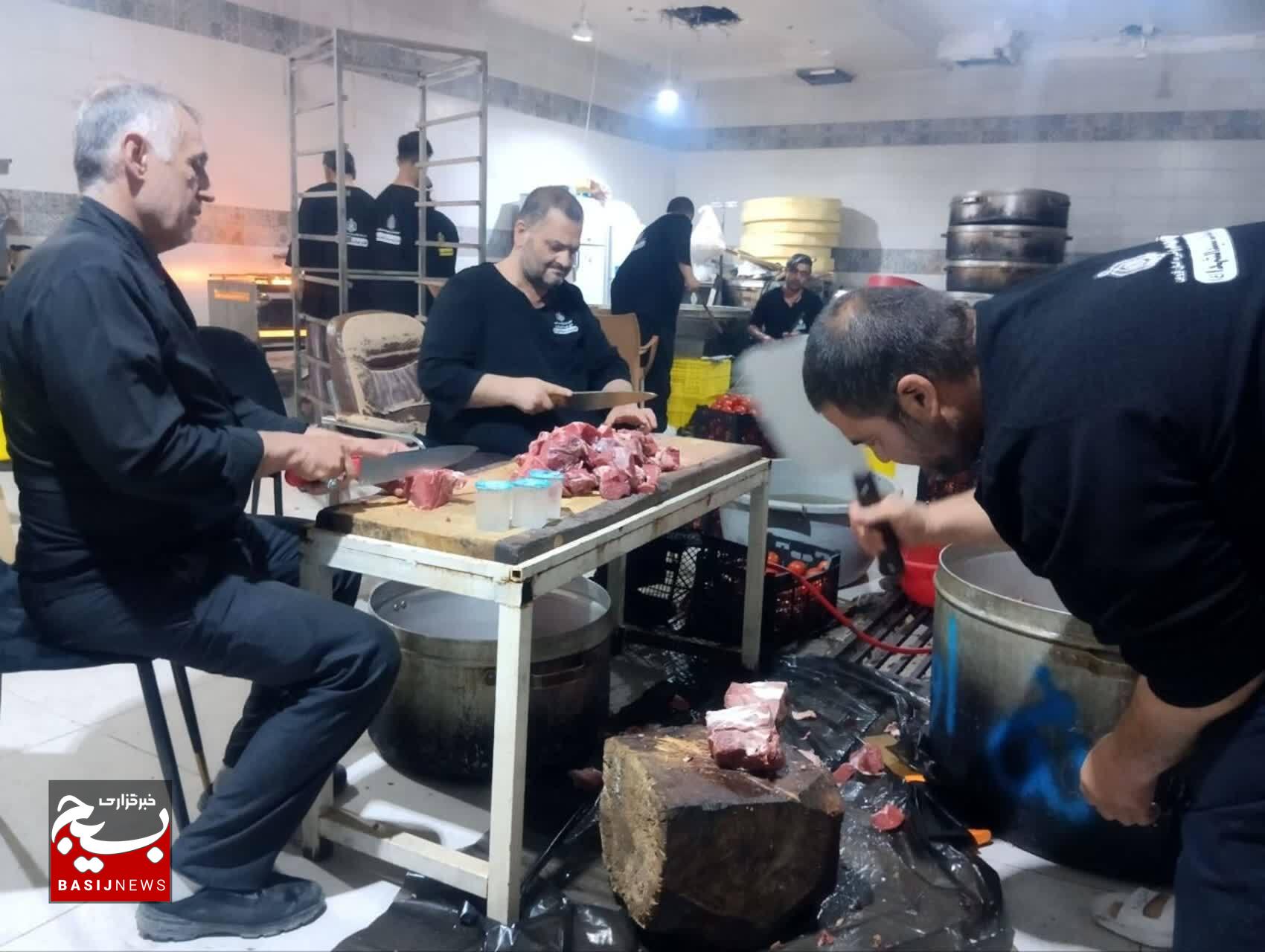 خدمت رسانی ۳۵۰ موکب اوقاف با مشارکت ۷ هزار خادم داوطلب به زائران در مسیر اربعین