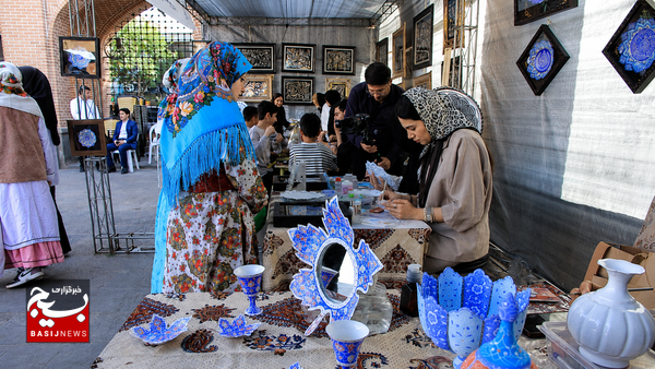 برپایی نمایشگاه ۲۰ غرفه صنایعدستی در مجموعه شیخ صفیالدین اردبیلی برپایی نمایشگاه ۲۰ غرفه صنایعدستی در مجموعه شیخ صفیالدین اردبیلی