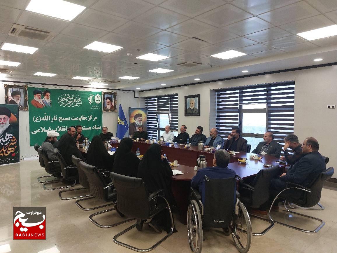 نشست همافزایی رابطین عقیدتی و سیاسی پایگاه های تابعه در مسیر هدف نشست همافزایی رابطین عقیدتی و سیاسی پایگاه های تابعه در مسیر هدف