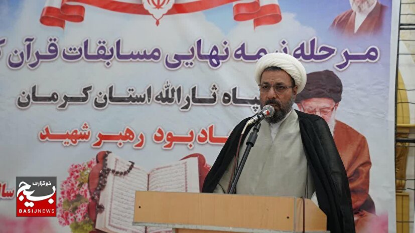 کسی که قرآن را محور زندگی قرار دهد هرگز به انحراف کشیده نمی‌شود