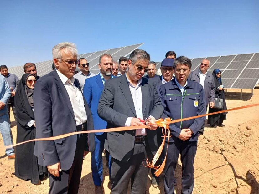 زرندیه پیشتاز توسعه انرژی خورشیدی؛ سرمایه‌گذاری ۵۵۰۰ میلیارد ریالی در نیروگاه‌های تجدیدپذیر