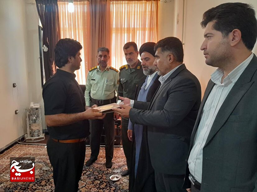 تجلیل معاون اجرایی سپاه لرستان از ایثار خانواده نوجوان ازنایی/ مهرشاد با اهدای عضو جاودانه شد
